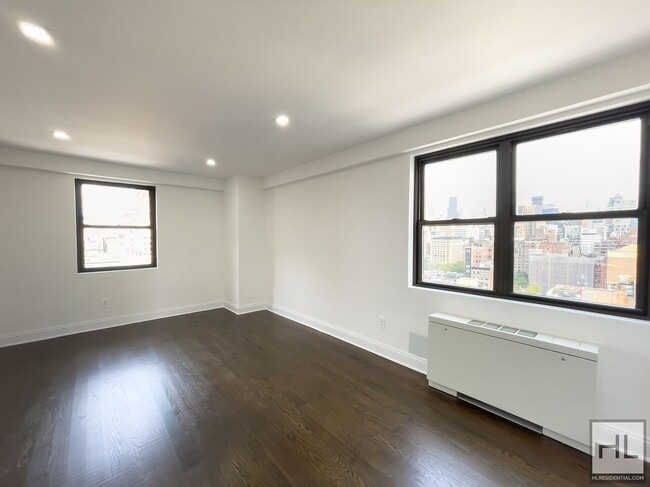 Building Photo - E 16 ST