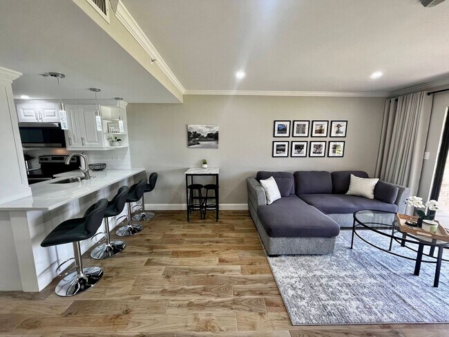 Building Photo - Upscale Contemporary 1-Bed/1-Bath Fully Fu...