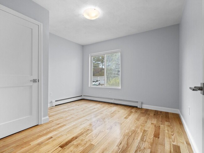 Building Photo - 30 Tesla Ave