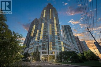 Building Photo - 220 Burnhamthorpe Rd W