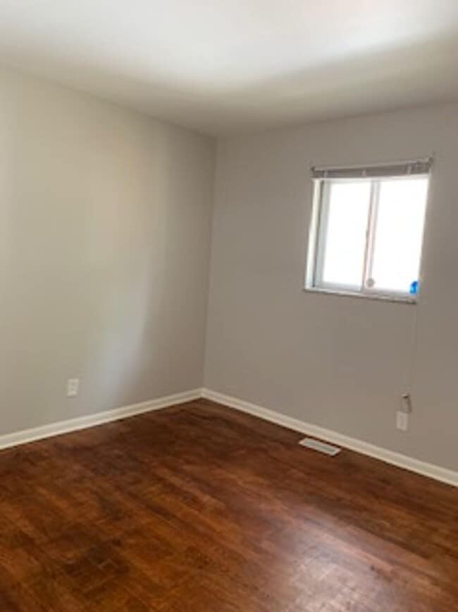 Building Photo - 1362 W Pruitt St