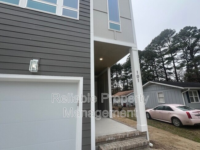 Foto del edificio - 2824 Providence Rd