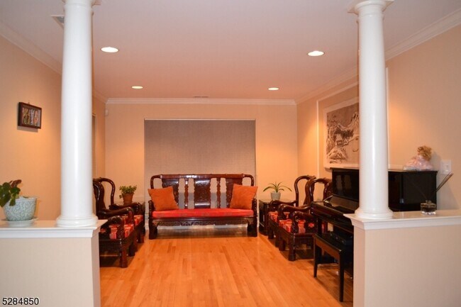 Building Photo - 22 Mayflower Dr