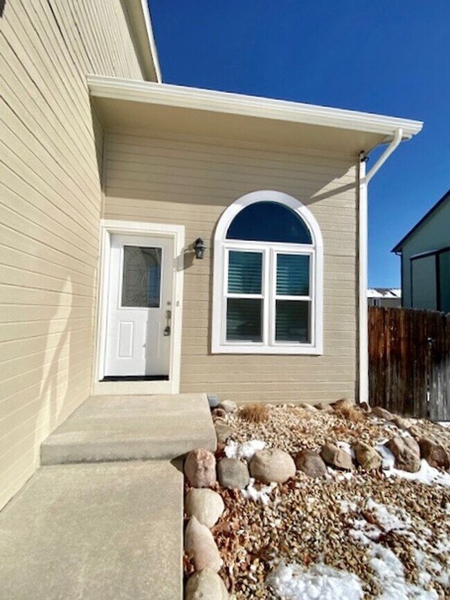 Building Photo - Spacious Briargate 4 Bedroom/3.5 Bathroom Home with huge Yard