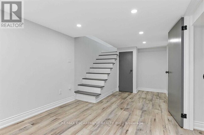 Photo du bâtiment - 54 Craigmiller Ave