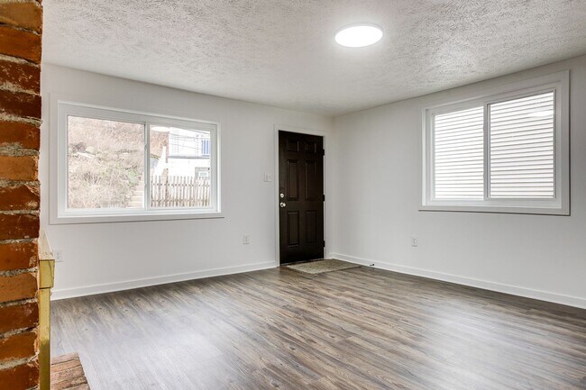 Foto del edificio - Available NOW - Private 2 Bedroom Home w/ Beautiful Updates!