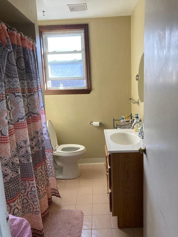 Building Photo - 301 1/2 S Winebiddle St, Apt 5