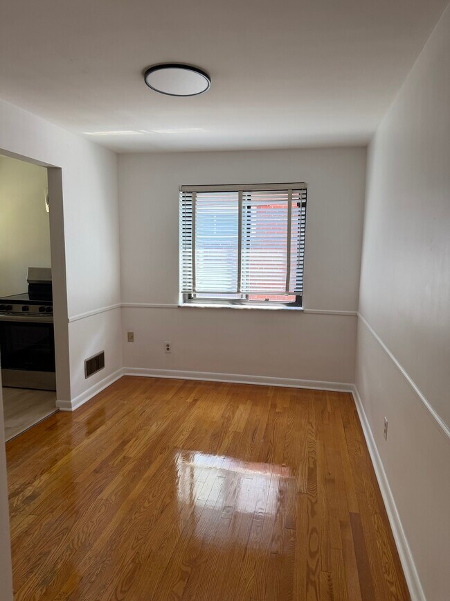 Comedor - 4222 Century Ln