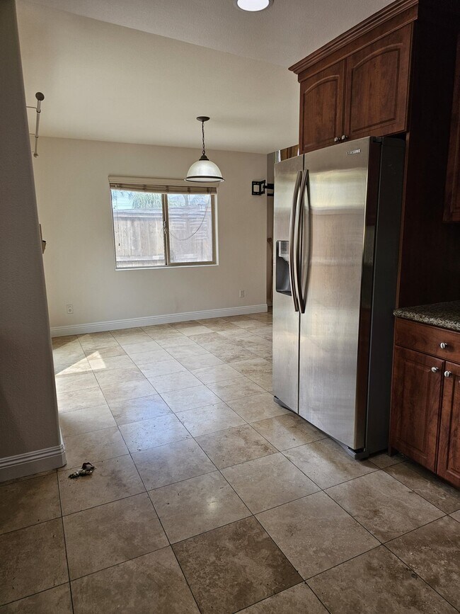 Foto del edificio - 774 Ada St