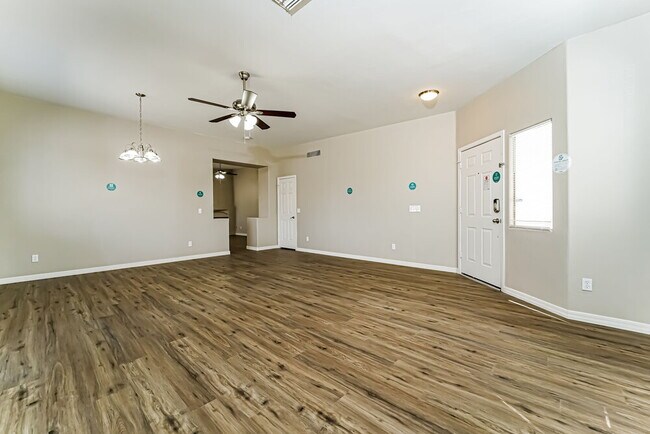 Foto del edificio - 1534 W Churchill Pl