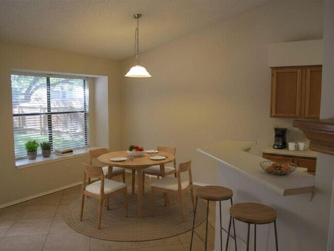 Foto del edificio - 1301 Texas Oak Way