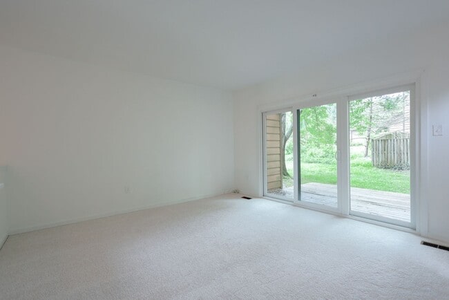 Building Photo - Spacious 4 Bedroom House in Beautiful Colu...