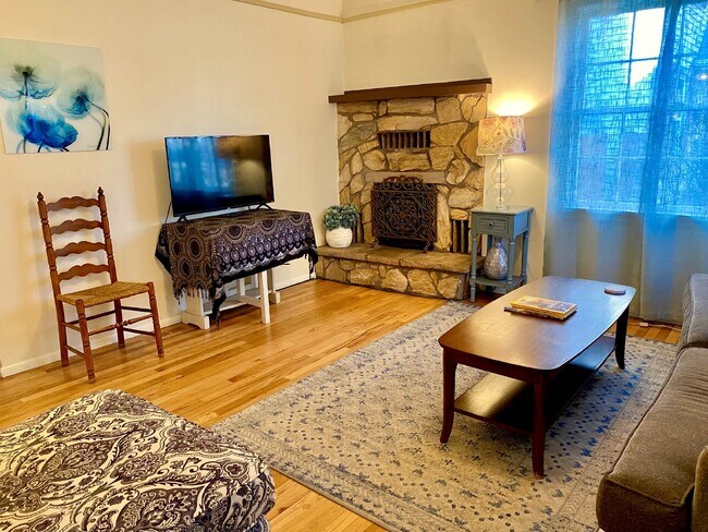 Building Photo - Wonderful North End Home