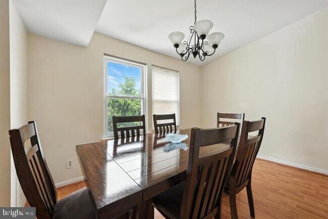 Foto del edificio - 20315 Beaconfield Terrace