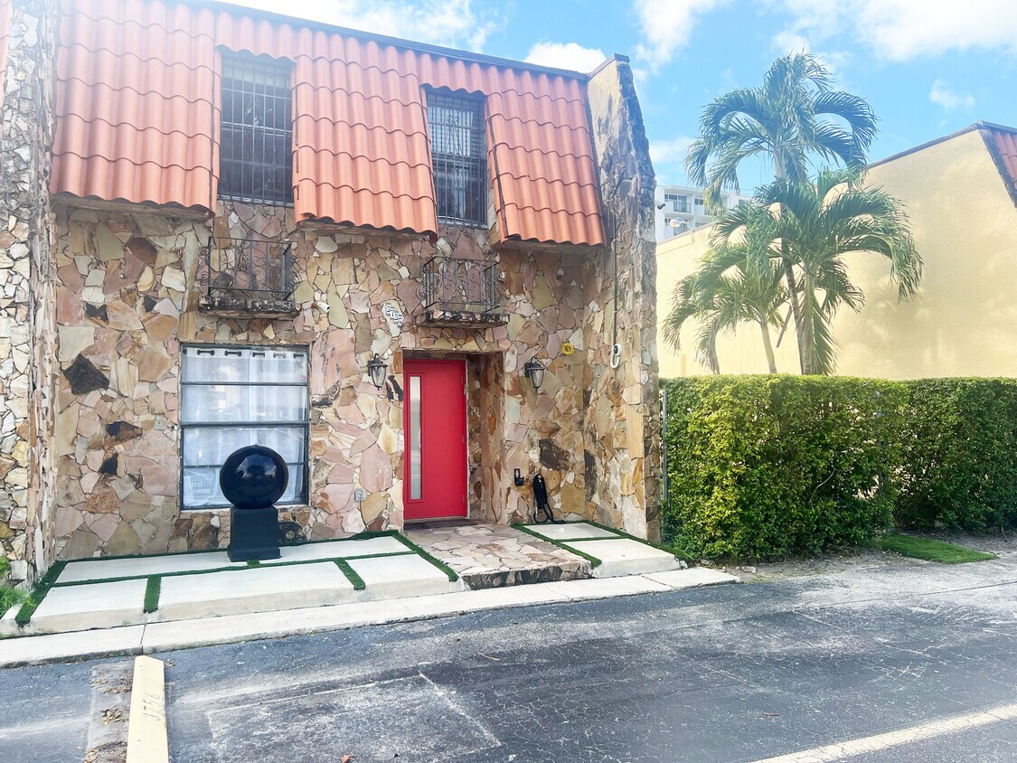 Photo - 3756 NE 167th St (North Miami Beach, FL)