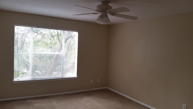 Foto del edificio - 1825 Palm Cove Blvd