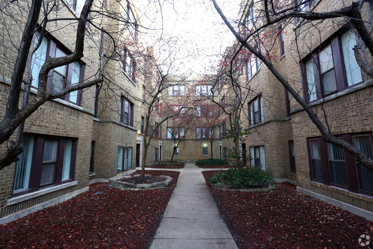 Courtyard - 1307 W Addison St