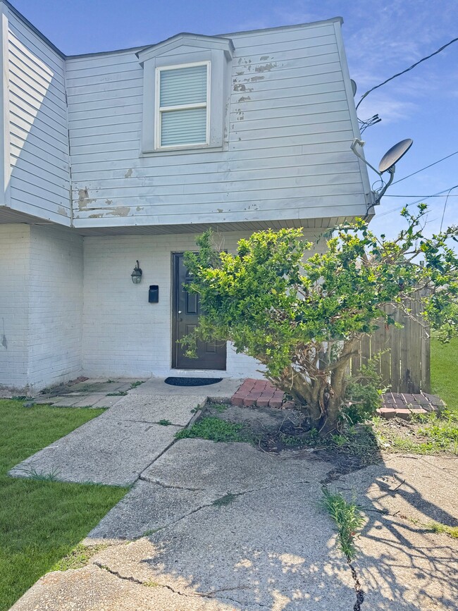 Building Photo - 2603 Panama St