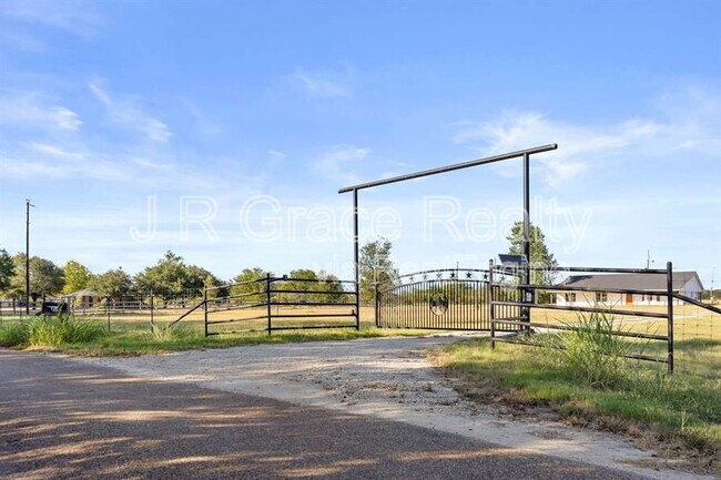 Foto del edificio - 740 N League