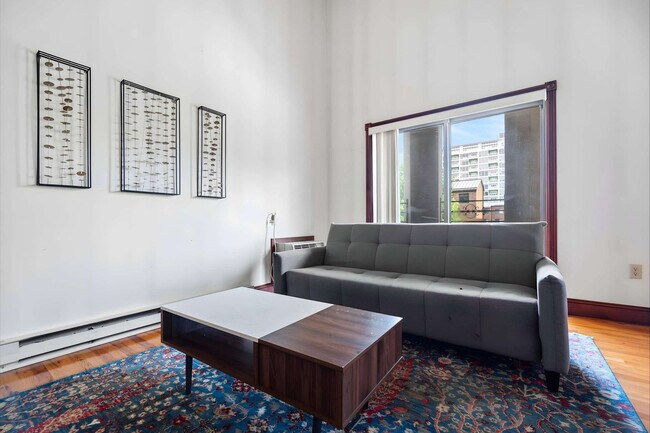 Foto del edificio - 402 W Dayton St