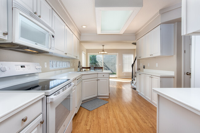 Foto del edificio - 1292 Braewood Ave