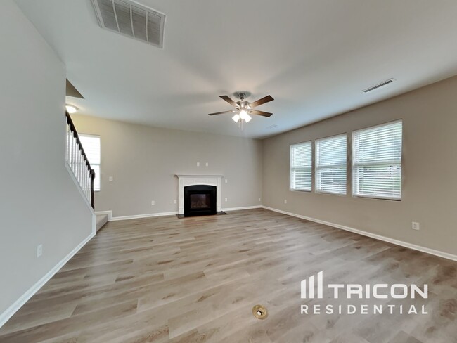 Foto del edificio - 148 Outwater Ridge Dr