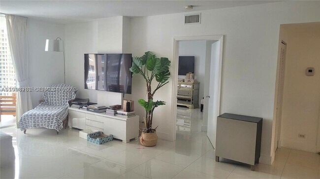 Foto del edificio - 701 Brickell Key Blvd