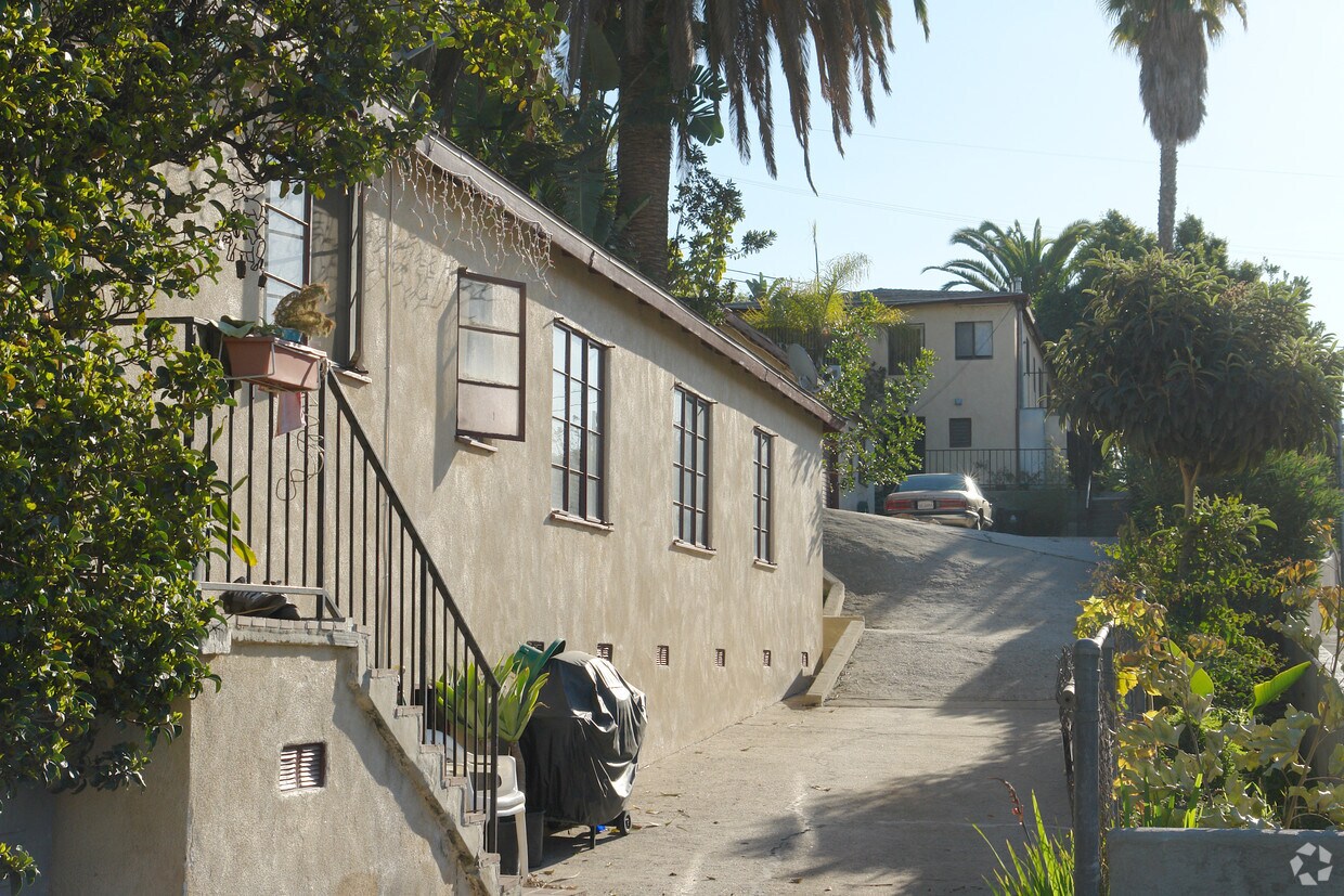 Building Photo - 2948 Hyperion Ave