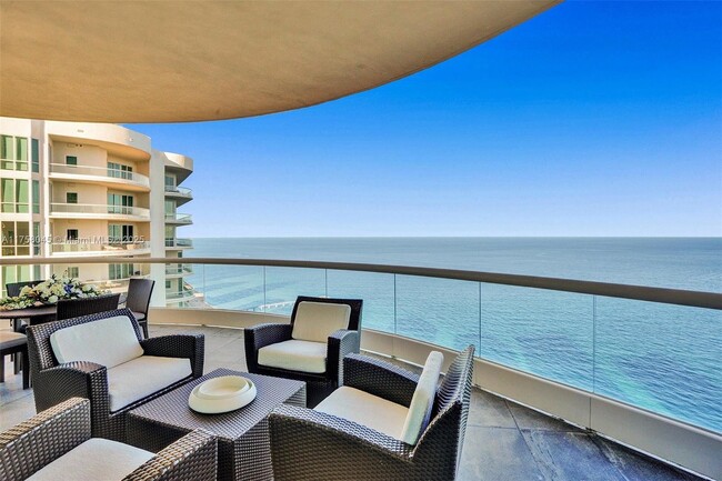Building Photo - 16047 Collins Ave