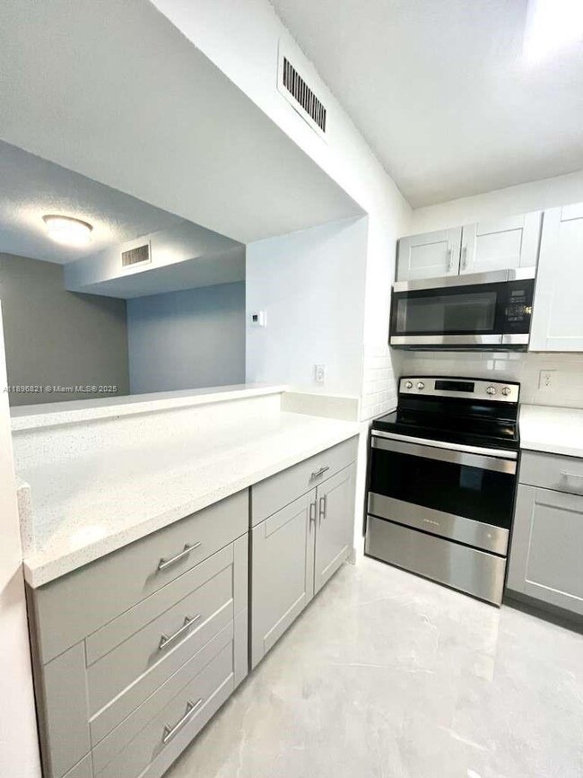 Foto del edificio - 20730 NE 4th Pl