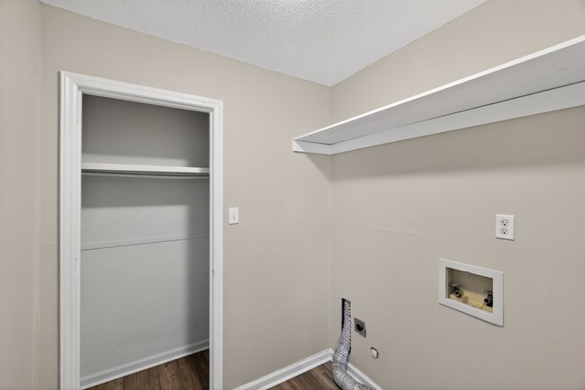 Foto del edificio - 105 Bay Meadow Ct