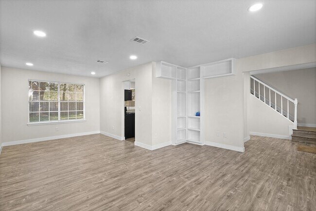 Foto del edificio - 5410 Forest Trails Dr