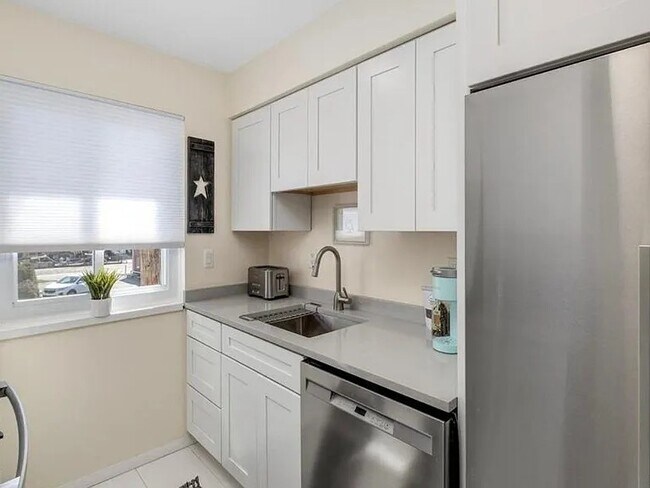 Foto del edificio - 1723 E 14 Mile Rd
