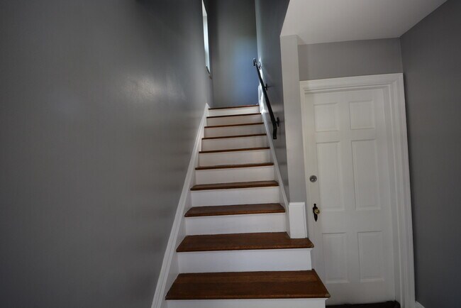 Building Photo - 3041 Alpine Ter