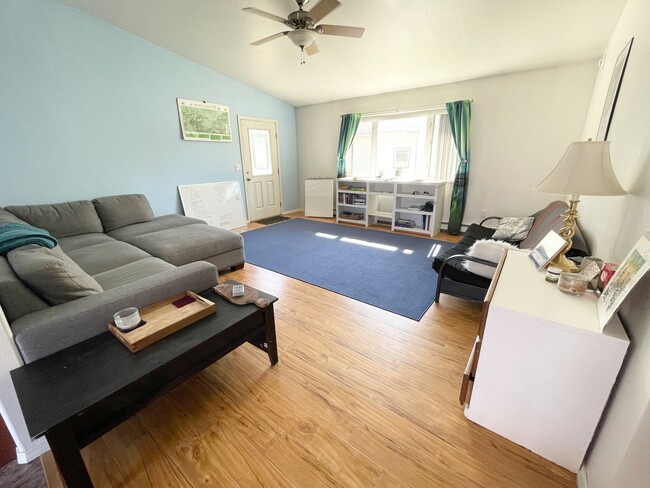 Foto del edificio - 3bd Home for Rent in Fairbanks! FUEL INCLU...