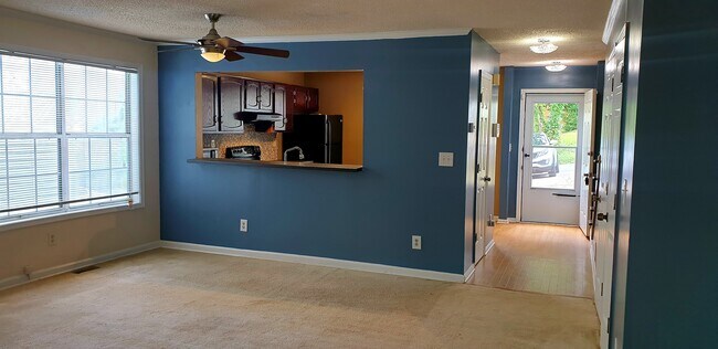 Living/ dining room - 5204 Laurel Bridge Dr SE