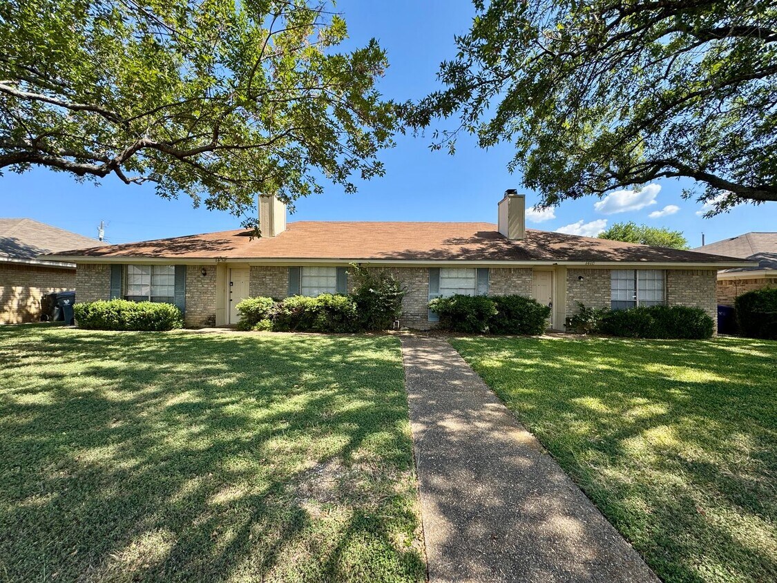 Primary Photo - Duplex