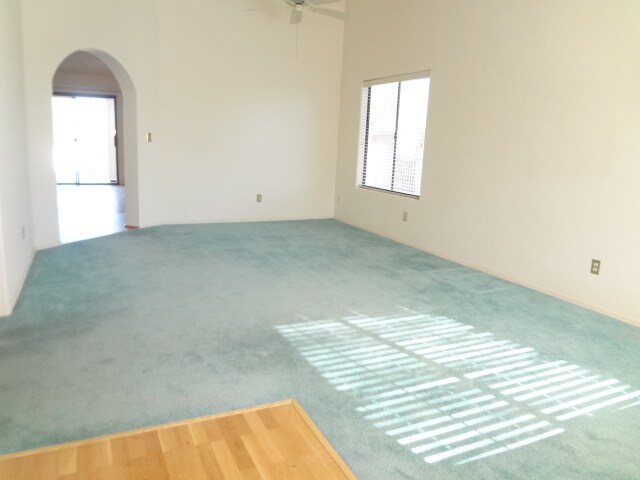 Building Photo - 2330 W Catalpa Rd