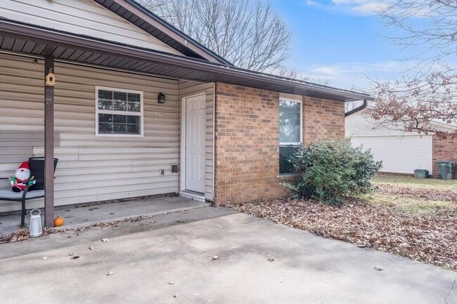 Foto del edificio - 2316-2318 Raven Ln