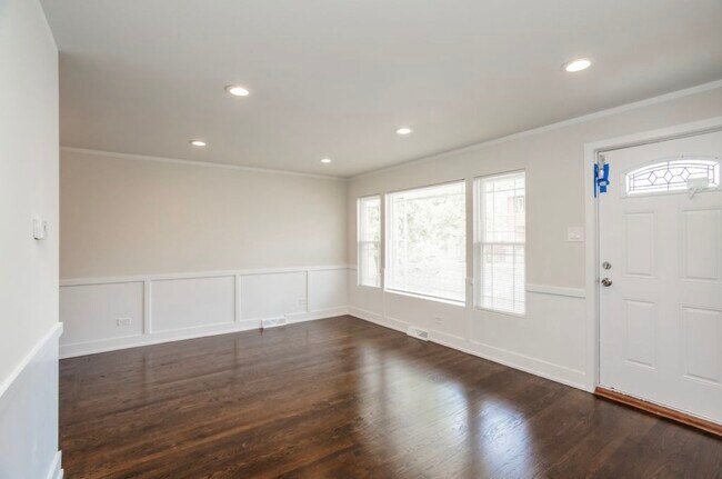 Foto del edificio - 9206 S Harper Ave