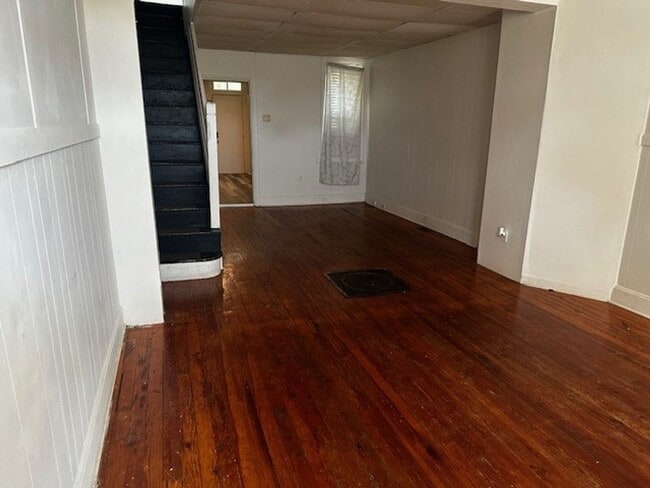 Building Photo - 3 bedroom 1 bathroom York, PA