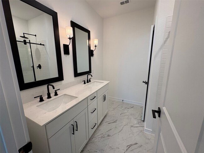 Building Photo - 8410 Tranquil Bay Ct