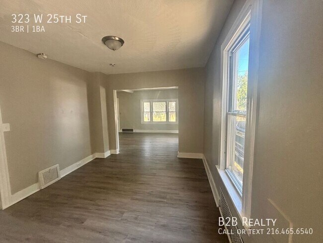 Foto del edificio - 323 W 25th St