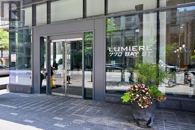 Photo du bâtiment - 770-2770 Bay St.