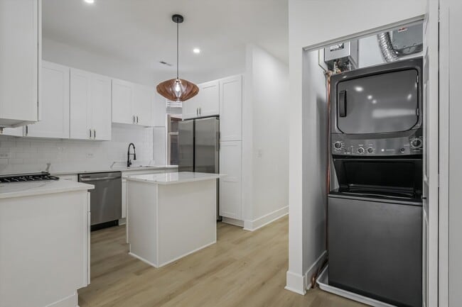 Building Photo - 1114 N Wolcott Ave