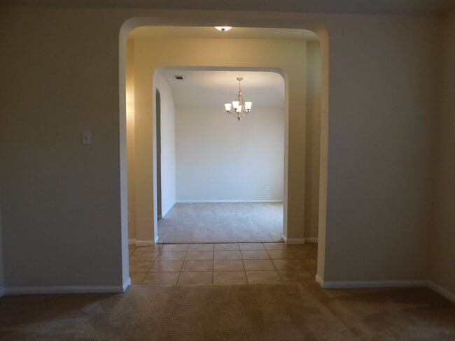 Building Photo - Available Now!!!! Beautiful home located i...