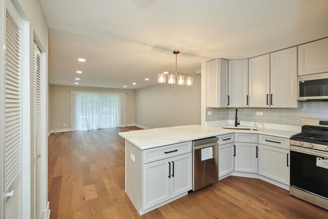 Foto del edificio - 7074 N Ridge Blvd