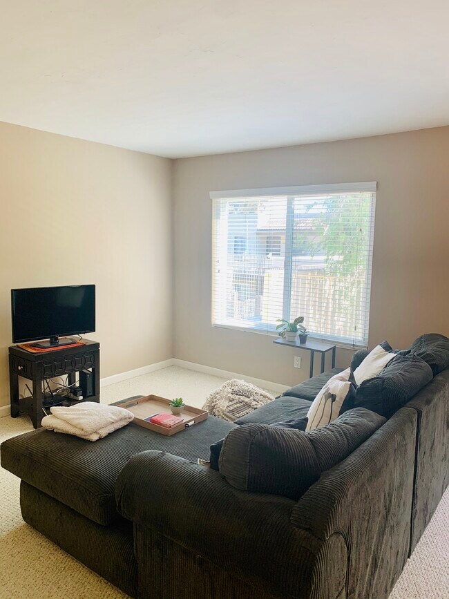 LUZ NATURAL - 13754 Mango Dr