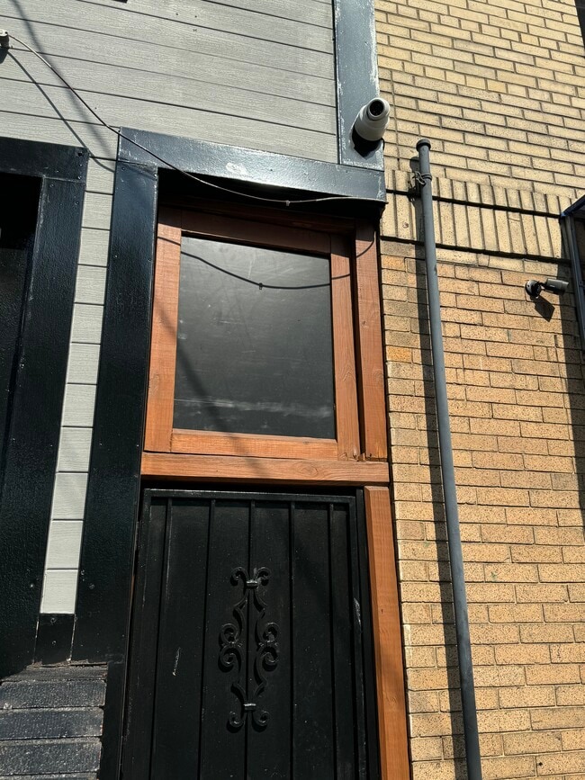Building Photo - 243 Adams St