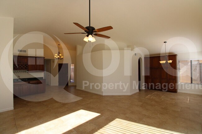 Building Photo - 55 E La Vieve Ln